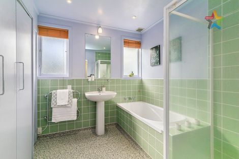 Photo of property in 30 Singers Road, Korokoro, Lower Hutt, 5012