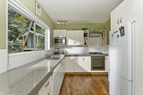 Photo of property in 3a Manon Crescent, Greenhithe, Auckland, 0632