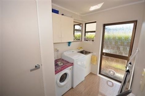 Photo of property in 16 Hastings Street, Waikanae Beach, Waikanae, 5036