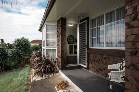 Photo of property in 98 Dalwhinnie Parade, Highland Park, Auckland, 2010