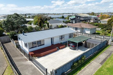 Photo of property in 9 Garelja Road, Henderson, Auckland, 0612