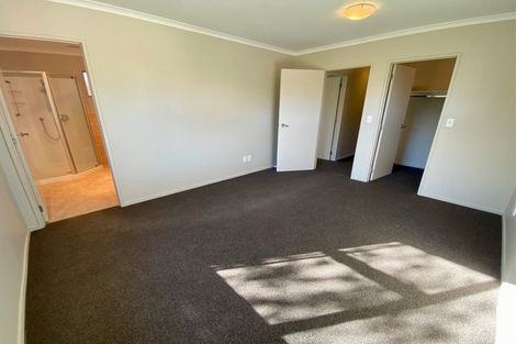 Photo of property in 10 Burton's Drive, Swanson, Auckland, 0614