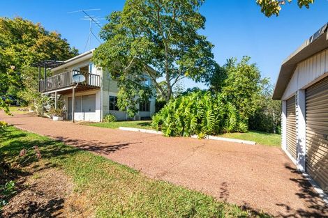 Photo of property in 16 Pohutukawa Avenue, Red Beach, 0932