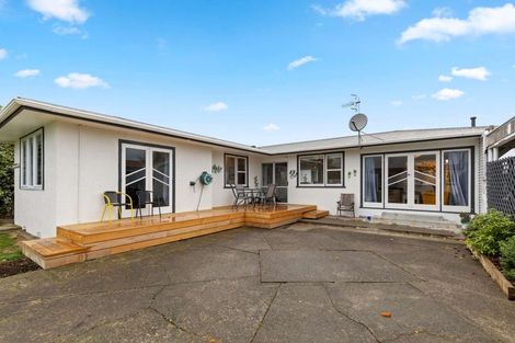 Photo of property in 33 Sutherland Crescent, Westbrook, Palmerston North, 4412