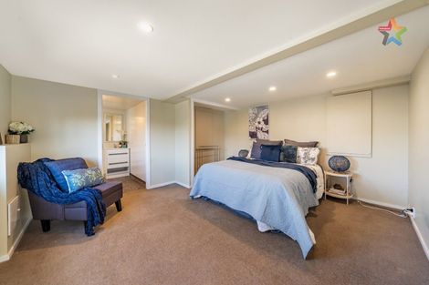 Photo of property in 21 Franklyn Road, Tawa, Wellington, 5028