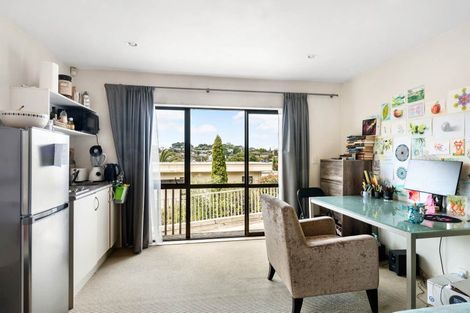 Photo of property in 26a Woodstock Road, Forrest Hill, Auckland, 0620