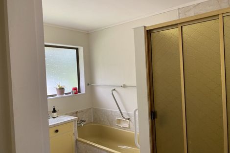 Photo of property in 28a Rewarewa Crescent, Waikanae, 5036