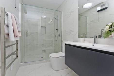 Photo of property in 2c Livingstone Street, Milford, Auckland, 0620