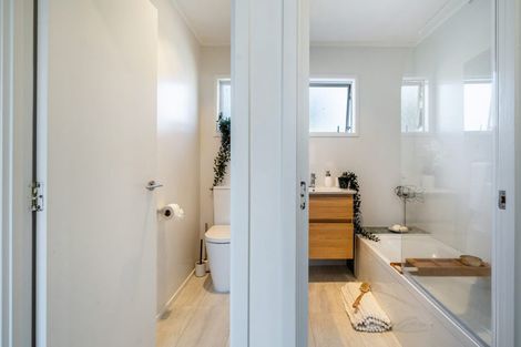 Photo of property in 1/34c Sunnynook Road, Sunnynook, Auckland, 0620