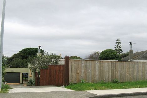 Photo of property in 7 Bluegum Road, Paraparaumu Beach, Paraparaumu, 5032