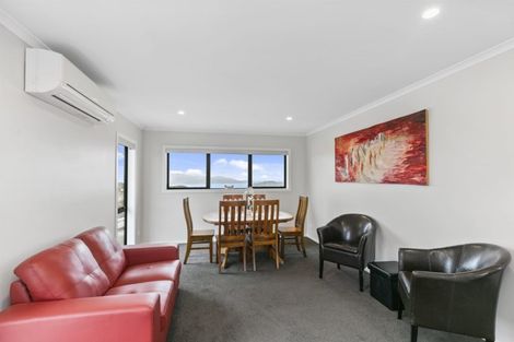 Photo of property in 9b Epic Way, Newlands, Wellington, 6037
