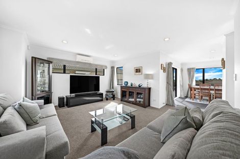 Photo of property in 15 Summerland Drive, Henderson, Auckland, 0612
