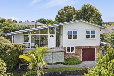 Photo of property in 61 Beechdale Crescent, Pakuranga Heights, Auckland, 2010