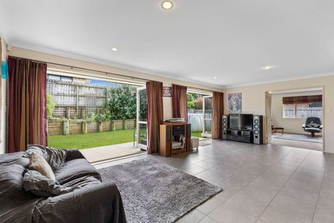 Photo of property in 5 Ernest Shackleton Place, Waiuku, 2123