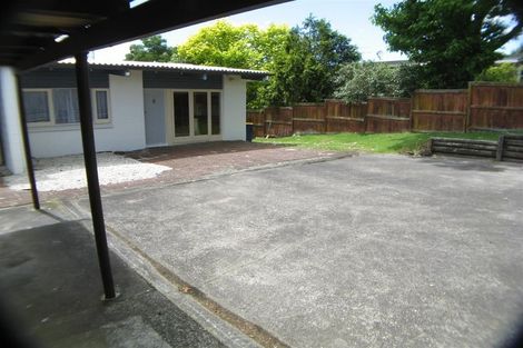 Photo of property in 2/135 Glenfield Road, Hillcrest, Auckland, 0626