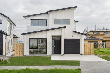 Photo of property in 12 Korowhiti Road, Clarks Beach, 2122