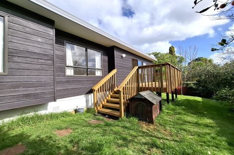 Photo of property in 1a Charnley Grove, Glenfield, Auckland, 0629