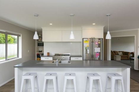 Photo of property in 5 Cross Street, Lepperton, New Plymouth, 4373