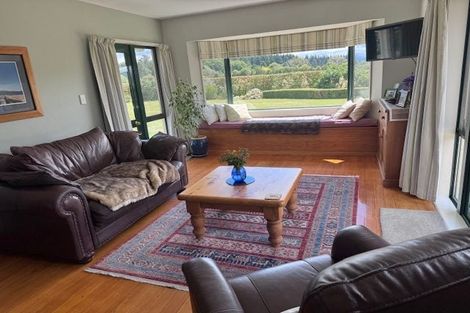 Photo of property in 132 Round Hill Road, Loburn, 7472