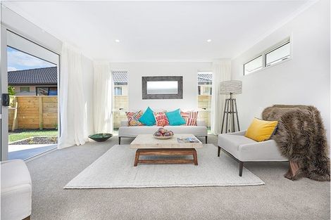 Photo of property in 5 Yorkshire Close, Whitby, Porirua, 5024