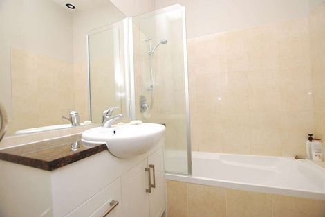 Photo of property in 14/6 Islington Avenue, New Lynn, Auckland, 0600