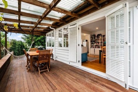 Photo of property in 42 Alice Street, Riverhead, 0820