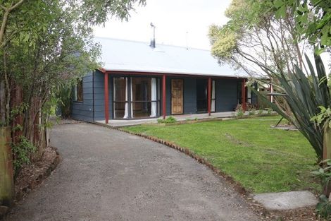 Photo of property in 64 Summerhill Drive, Fitzherbert, Palmerston North, 4410