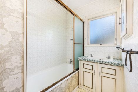 Photo of property in 15 Camelot Place, Glenfield, Auckland, 0629