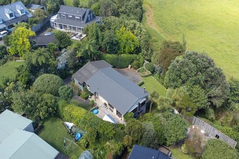 Photo of property in 108a Wairau Road, Oakura, 4314