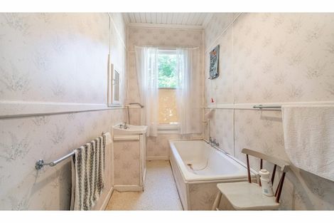 Photo of property in 9 Mena Street, Waikawa, Tokanui, 9884