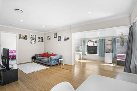 Photo of property in 29a Glenfern Road, Mellons Bay, Auckland, 2014