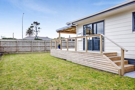 Photo of property in 25 Longfellow Road, Opunake, 4616