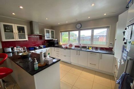 Photo of property in 90 Tirimoana Road, Te Atatu South, Auckland, 0602