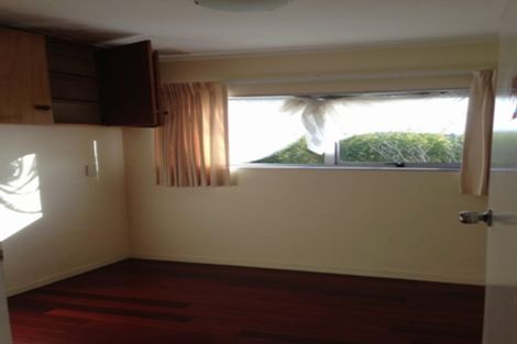 Photo of property in 2/71 Onewa Road, Northcote, Auckland, 0627