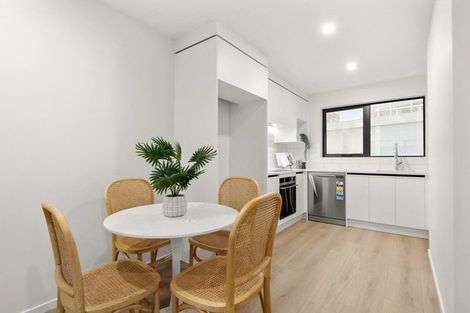 Photo of property in 5/1088 Beach Road, Torbay, Auckland, 0630