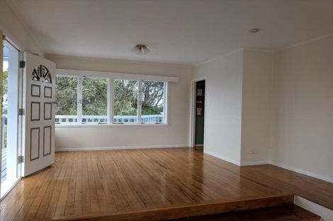 Photo of property in 976 East Coast Road, Northcross, Auckland, 0632