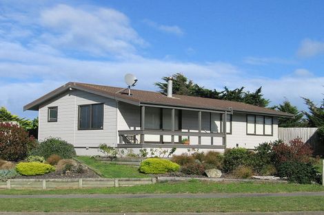 Photo of property in 4 Oratia Street, Waikanae Beach, Waikanae, 5036