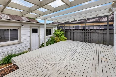 Photo of property in 6 Shortland Street, Regent, Whangarei, 0112