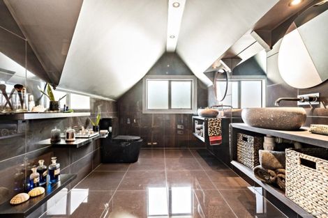 Photo of property in 147 Seatoun Heights Road, Miramar, Wellington, 6022