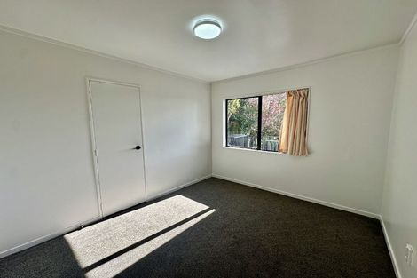 Photo of property in 16 Zingaro Place, Massey, Auckland, 0614