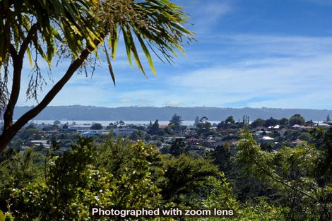 Photo of property in 10 Longfellow Parade, Glen Eden, Auckland, 0604
