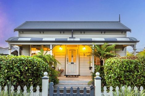 Photo of property in 2 Martin Street, Waikanae, 5036