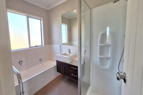 Photo of property in 38 Borneo Drive, Fairview Heights, Auckland, 0632