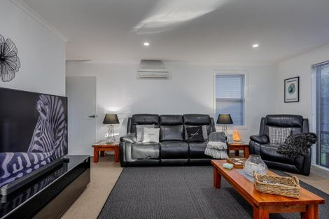Photo of property in 18 Medallion Court, Kelvin Grove, Palmerston North, 4414