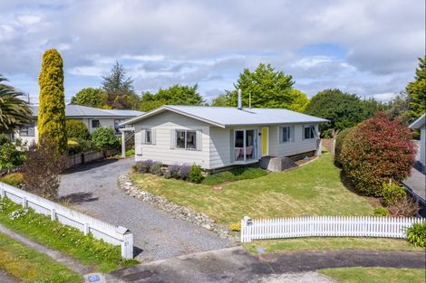 Photo of property in 19 Baillie Crescent, Carterton, 5713