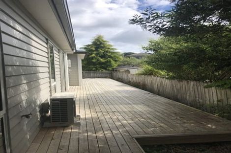 Photo of property in 1a Harrowglen Drive, Northcross, Auckland, 0632