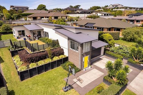 Photo of property in 17 Redwood Crescent, Hurdon, New Plymouth, 4310