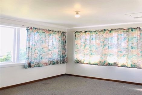 Photo of property in 2 Binsted Road, New Lynn, Auckland, 0600