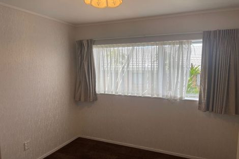 Photo of property in 2 Kerlin Crescent, West Harbour, Auckland, 0618