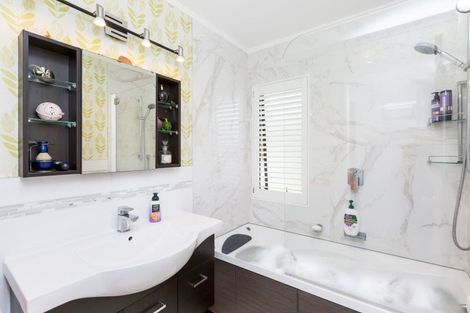 Photo of property in 42 Delaware Grove, Totara Park, Upper Hutt, 5018